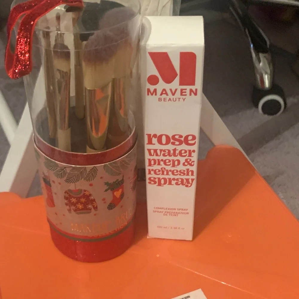 Red and Gold Makeup Brush Set